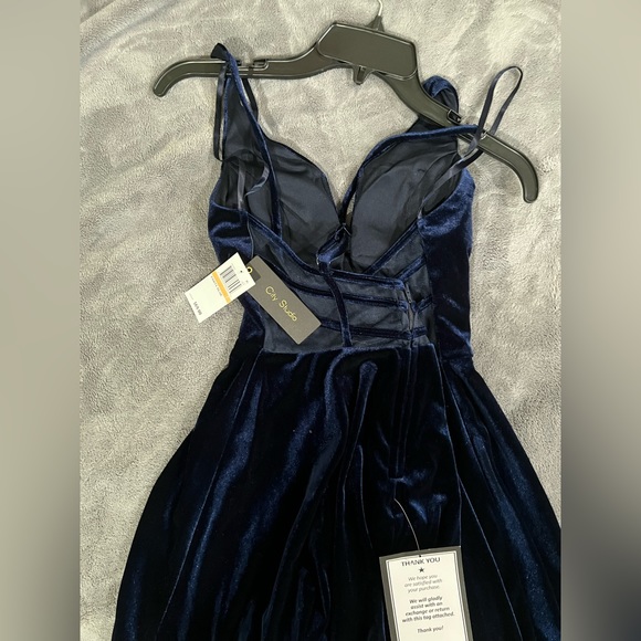 dress - Picture 3 of 6